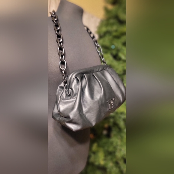 Black Chain Shoulder Bag - Picture 2 of 7